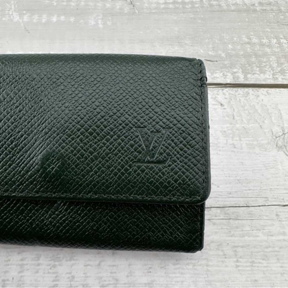 AUTHENTIC Louis Vuitton key holder. Previously owned. Taiga green. - Picture 8 of 16